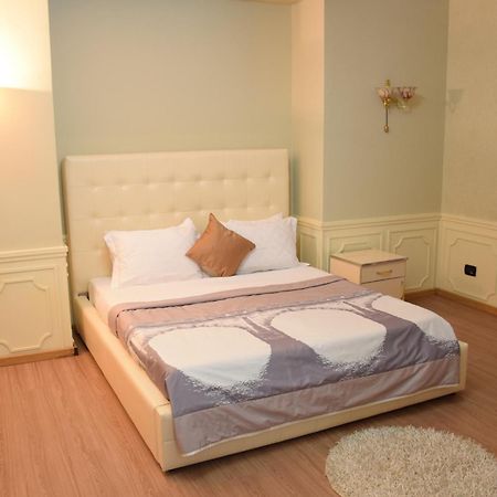 Hotel Eagle Tirana Bagian luar foto