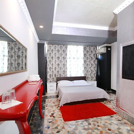Hotel Eagle Tirana Bagian luar foto