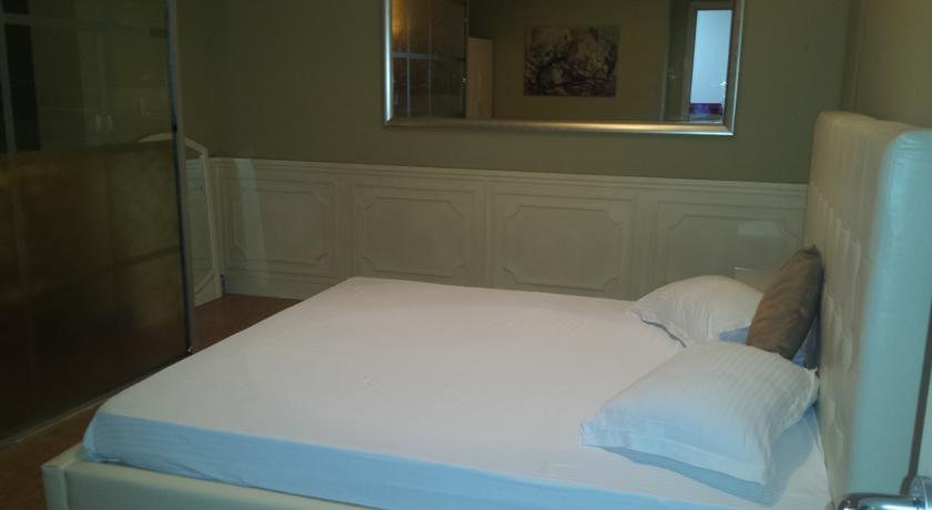 Hotel Eagle Tirana Bagian luar foto