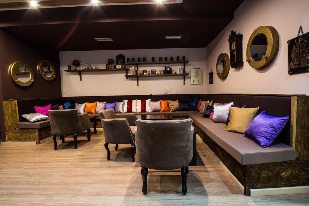 Hotel Eagle Tirana Bagian luar foto