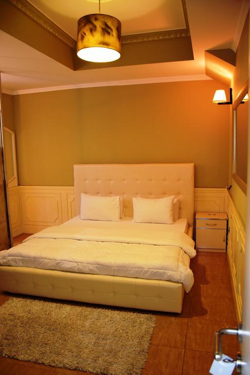 Hotel Eagle Tirana Bagian luar foto