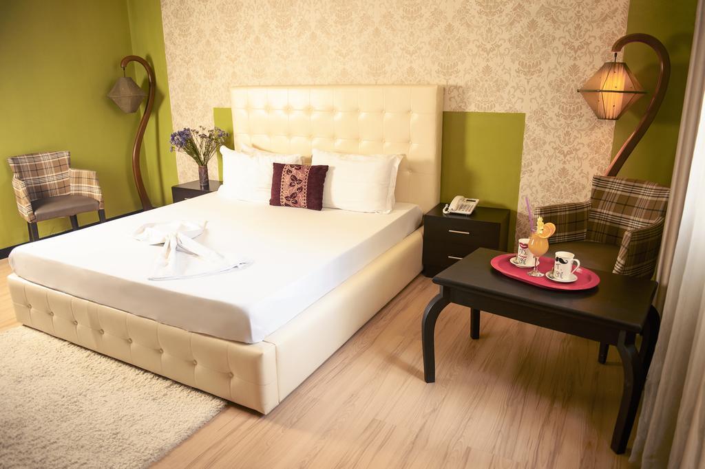 Hotel Eagle Tirana Bagian luar foto