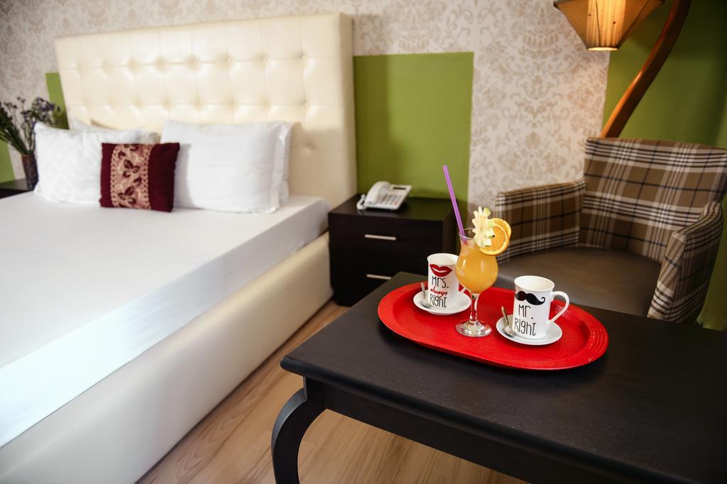 Hotel Eagle Tirana Bagian luar foto