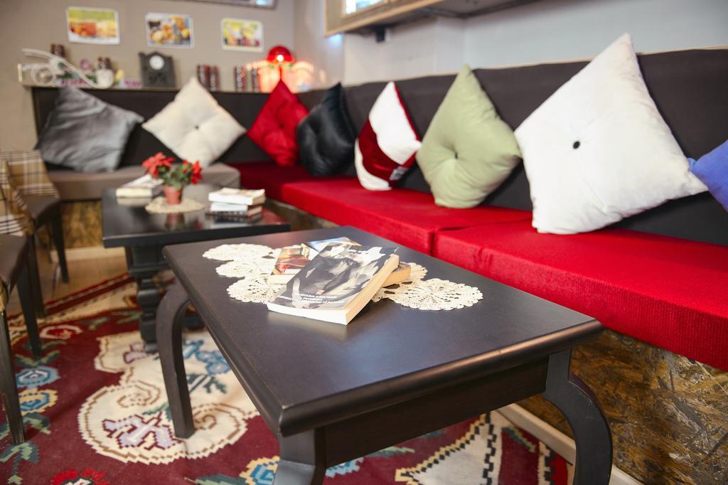 Hotel Eagle Tirana Bagian luar foto