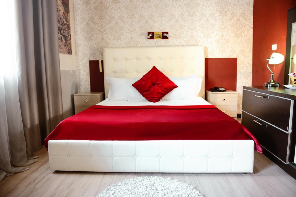 Hotel Eagle Tirana Bagian luar foto