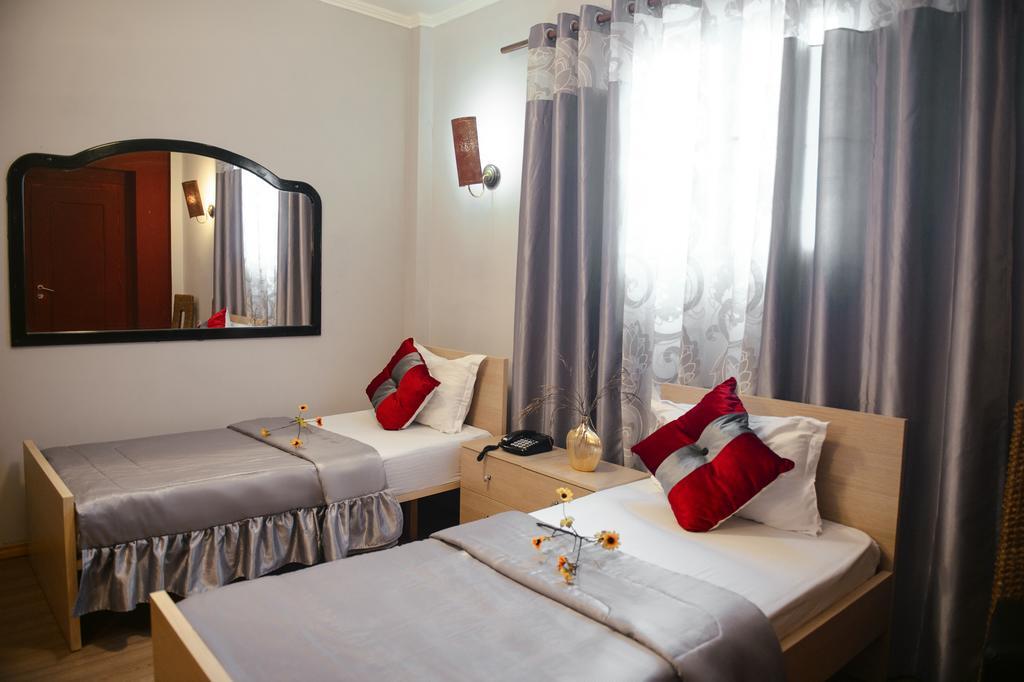 Hotel Eagle Tirana Bagian luar foto