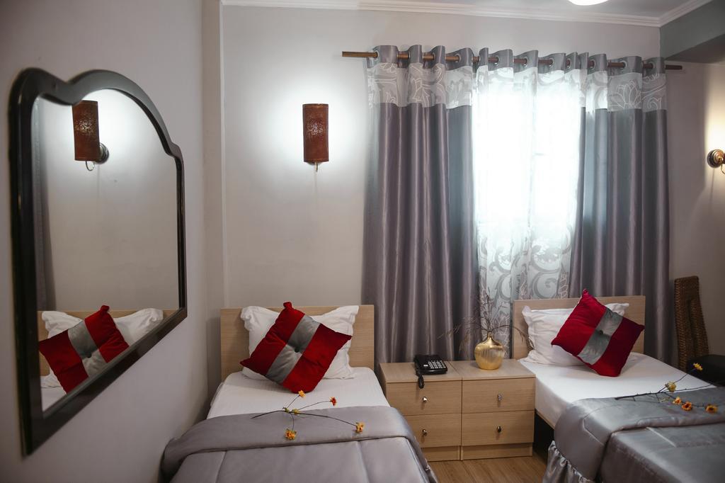 Hotel Eagle Tirana Bagian luar foto