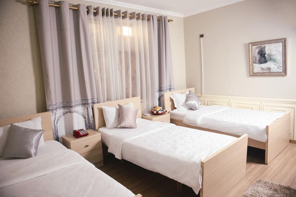 Hotel Eagle Tirana Bagian luar foto