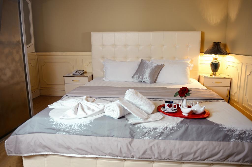 Hotel Eagle Tirana Bagian luar foto