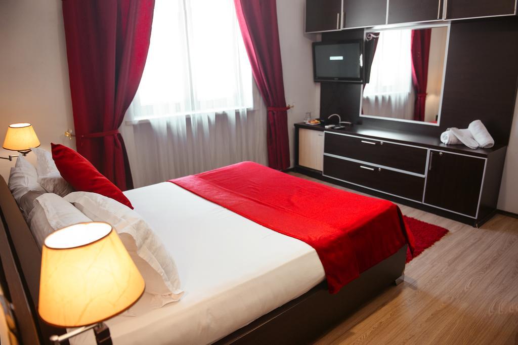 Hotel Eagle Tirana Bagian luar foto