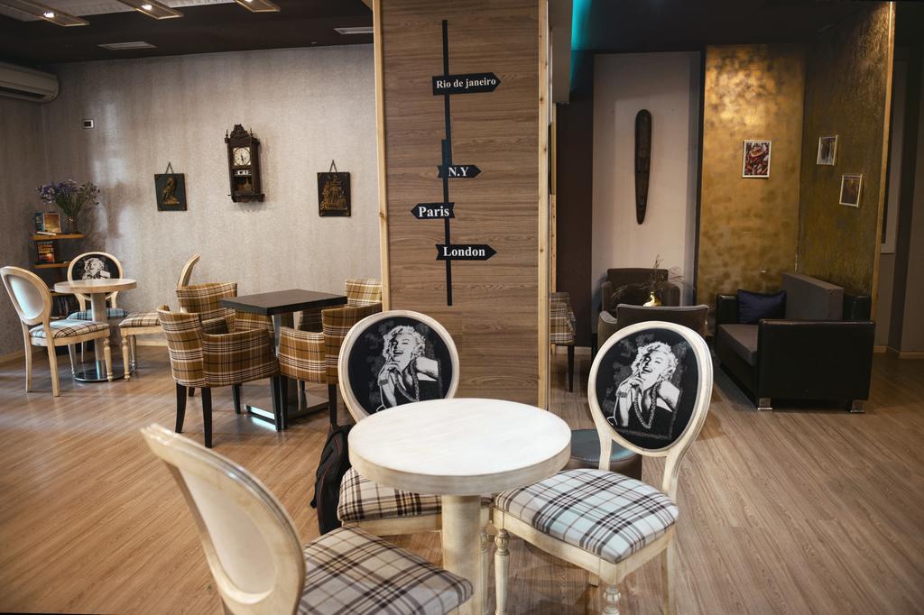 Hotel Eagle Tirana Ruang foto