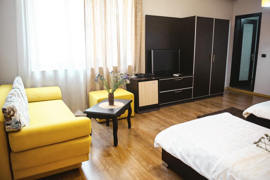Hotel Eagle Tirana Ruang foto