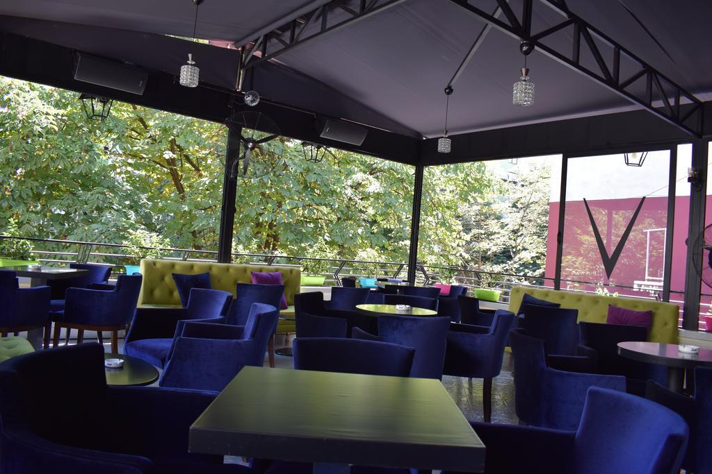 Hotel Eagle Tirana Bagian luar foto