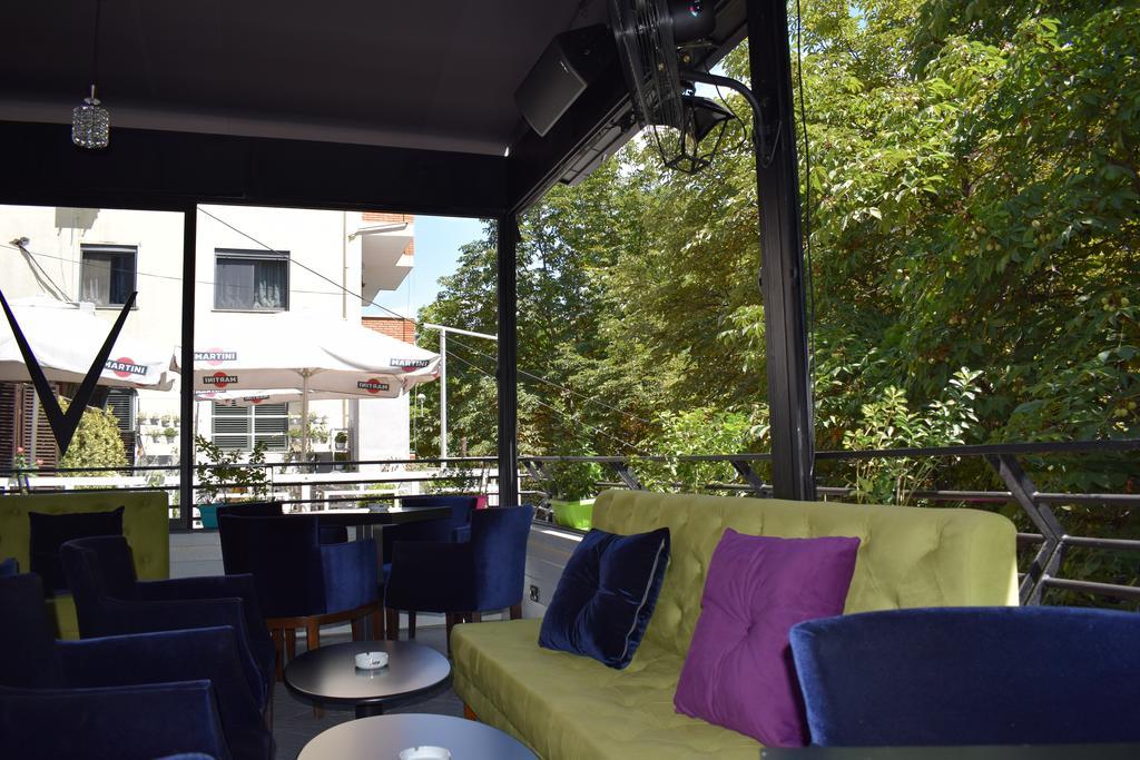 Hotel Eagle Tirana Bagian luar foto