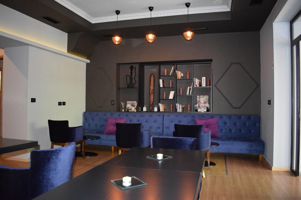 Hotel Eagle Tirana Bagian luar foto