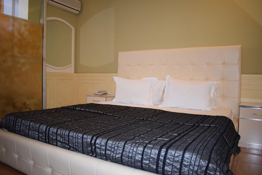 Hotel Eagle Tirana Bagian luar foto