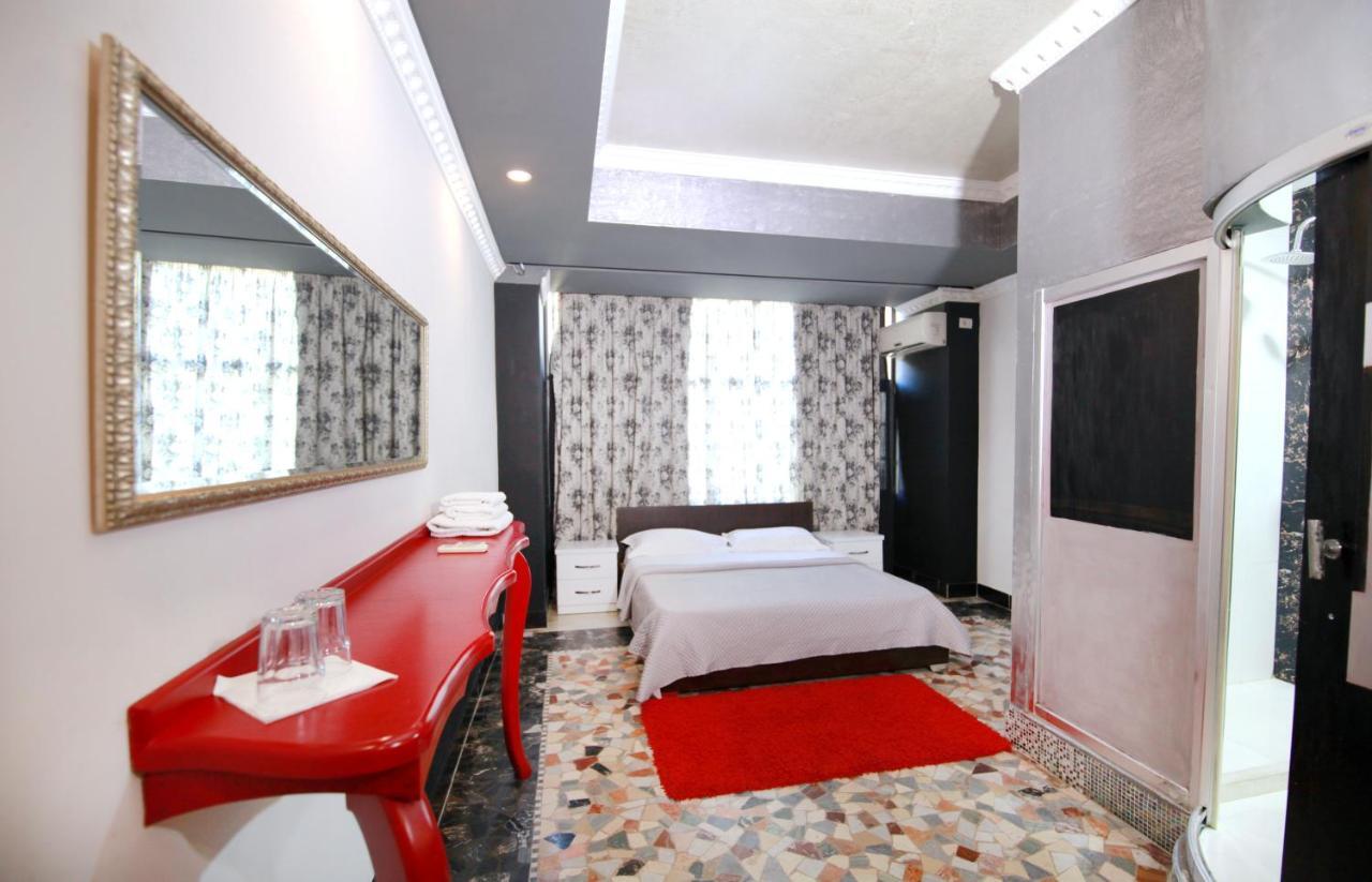 Hotel Eagle Tirana Bagian luar foto