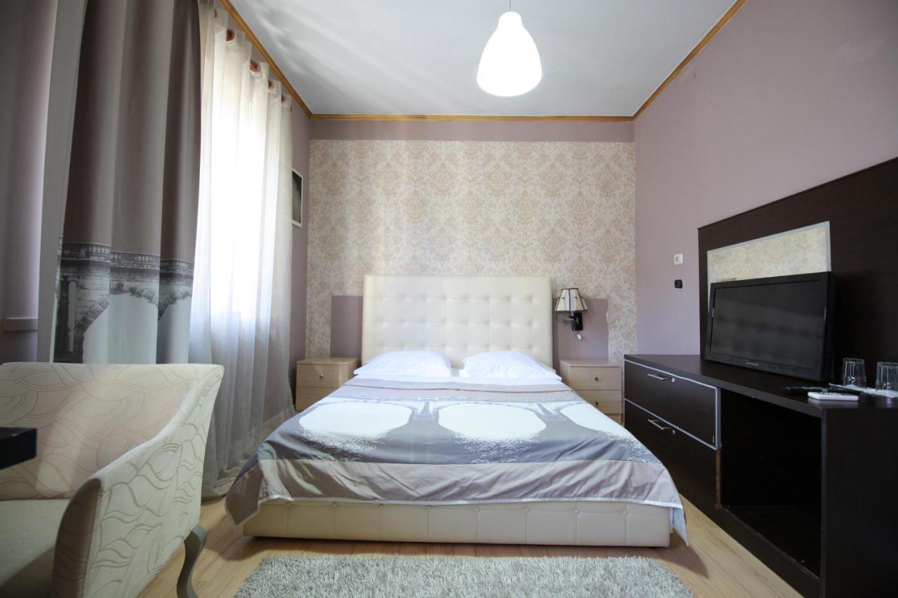 Hotel Eagle Tirana Bagian luar foto