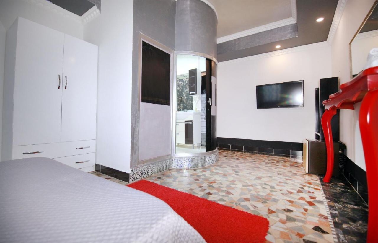 Hotel Eagle Tirana Bagian luar foto
