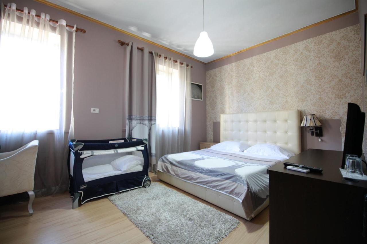 Hotel Eagle Tirana Bagian luar foto